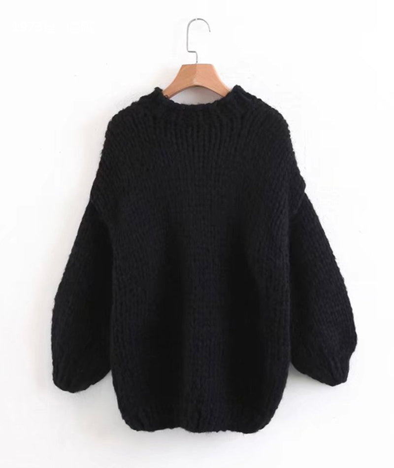 Süßer handgestrickter Pullover mit Herz 111