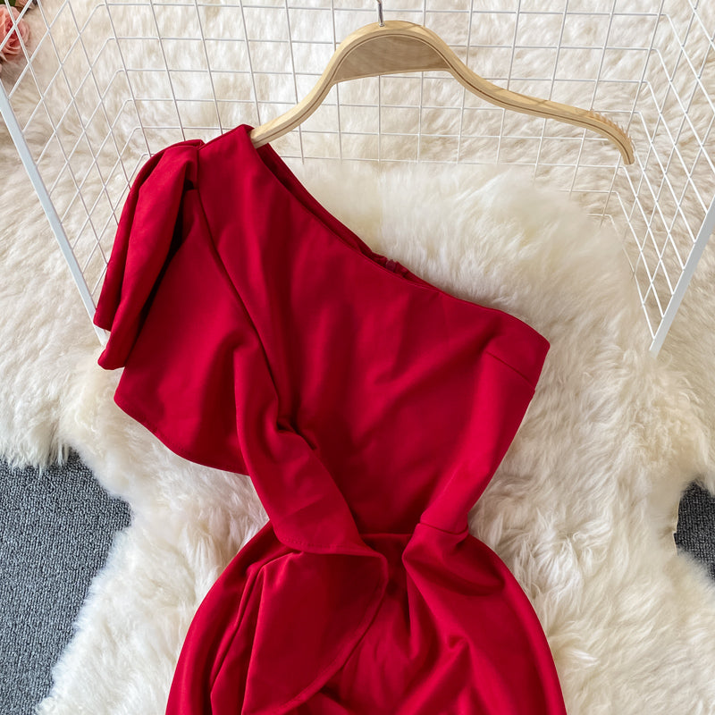 Sexy rückenfreies Kleid mit Rüschen und diagonalem Ausschnitt 2974