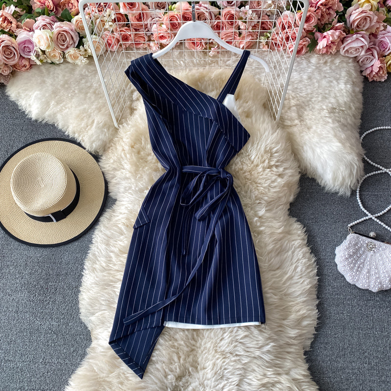 Sexy, schulterfreies Kleid in A-Linie mit schmaler Passform und unregelmäßigen Streifen und unregelmäßigen Trägern 2883