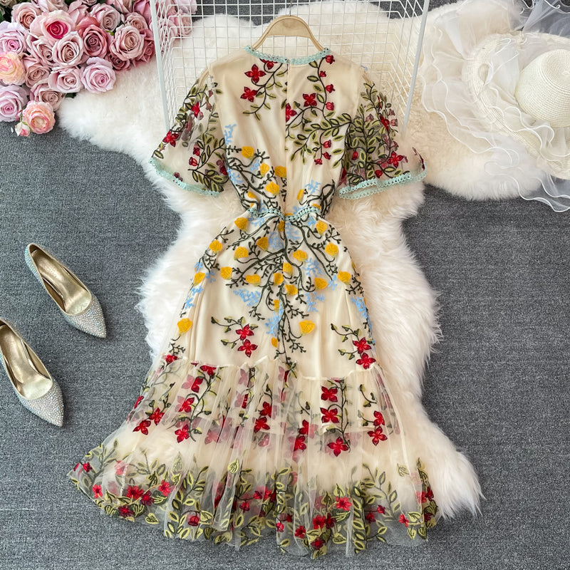 Gong Tingfeng embroidered short sleeve mesh waist closing dress 3199