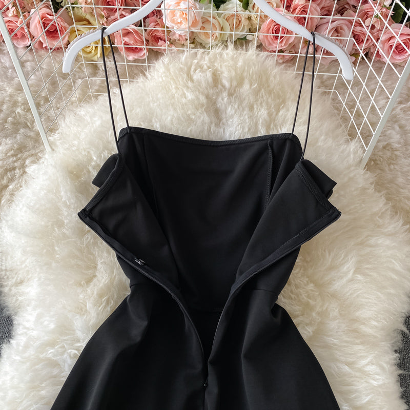 Schmales Trägerkleid mit unregelmäßigen Rüschen 2839