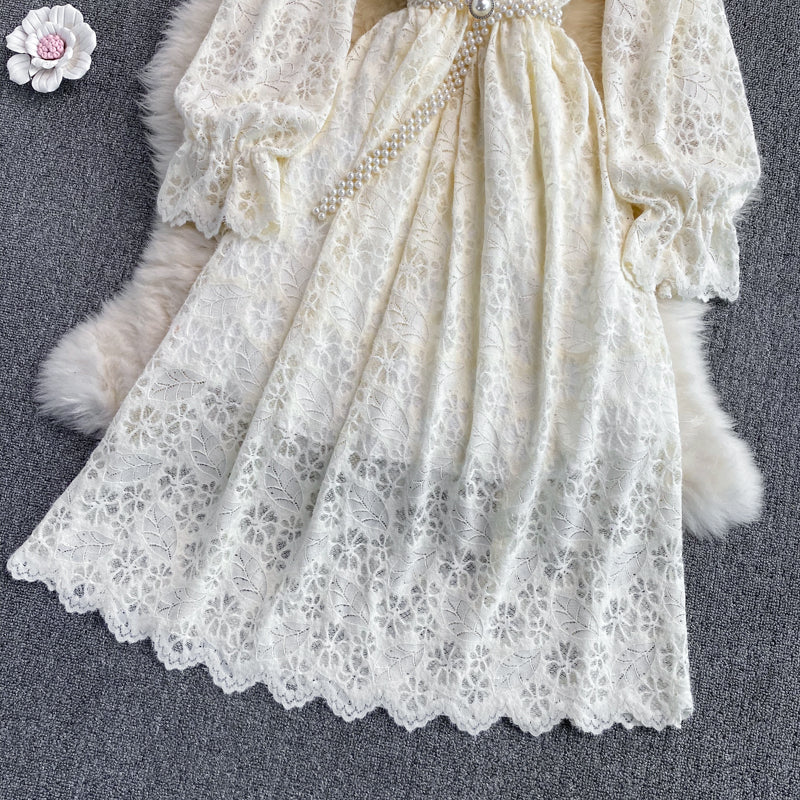 Gebürstetes Spitzenkleid mit Stehkragen 3022