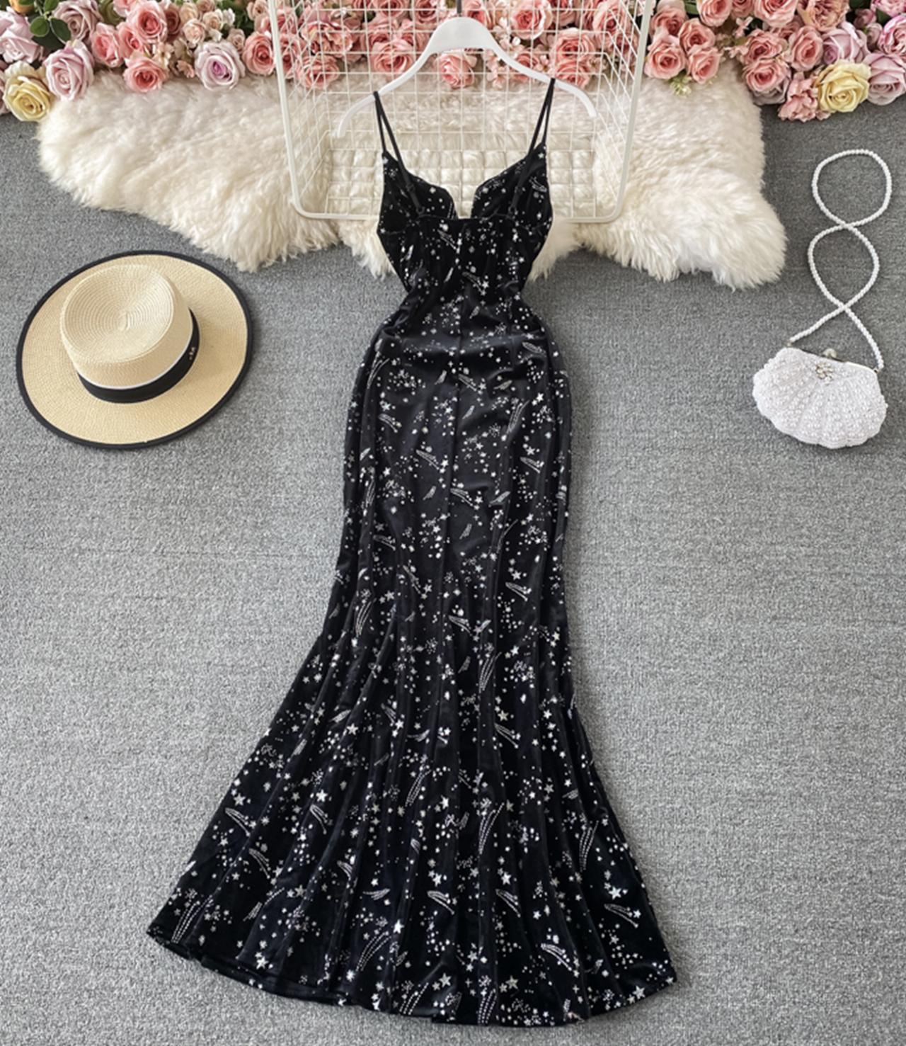 Schwarzes Samtkleid mit V-Ausschnitt 758
