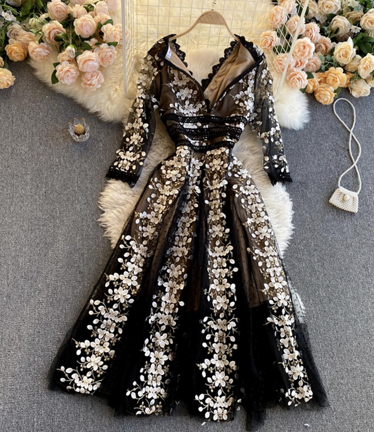 Schwarzes Spitzenkleid mit V-Ausschnitt A-Linie Partykleid 827