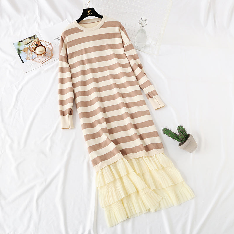 Super locker gestreiftes Strickkleid 4445