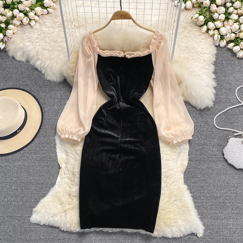 Samtkleid mit hoher Taille und eckigem Ausschnitt 3765