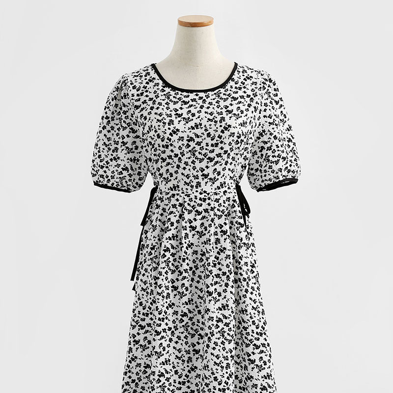 Neues Chiffonkleid mit schmaler Taille 4279