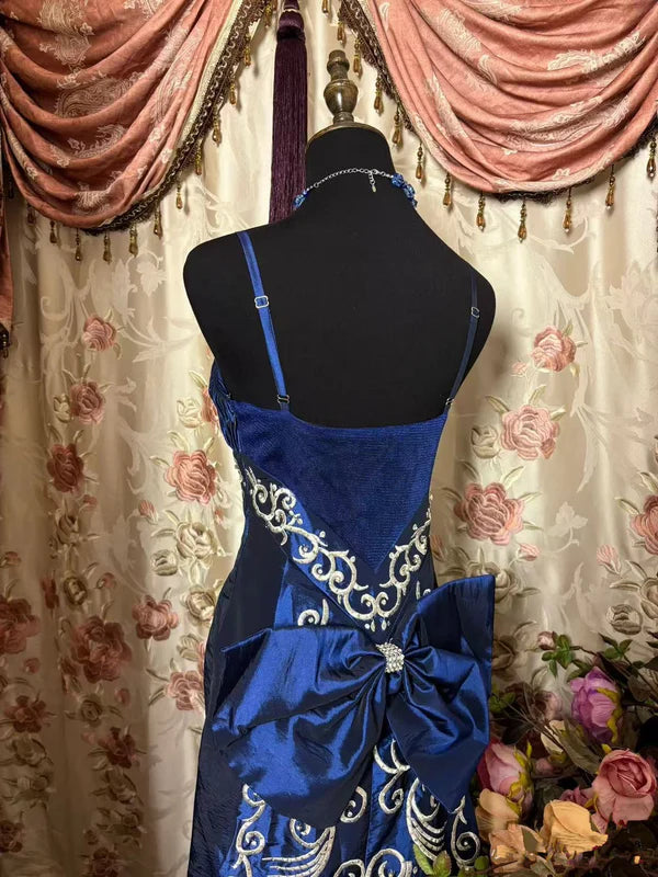Robe sirène en satin bleu royal brodée : motif de fils argentés épais, grand nœud au dos, robe de soirée de banquet gh6586
