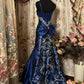 Robe sirène en satin bleu royal brodée : motif de fils argentés épais, grand nœud au dos, robe de soirée de banquet gh6586