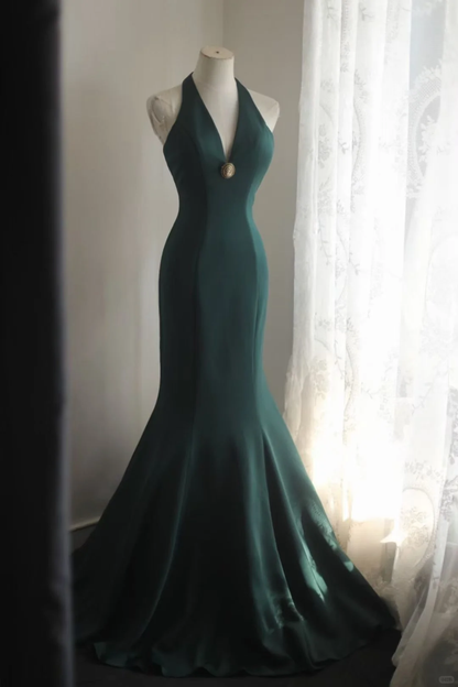 Emerald Green Halter V‑Neck Satin Mermaid Evening Gown, Vintage Metal Brooch Fitted Long Formal Prom Dress gh9122