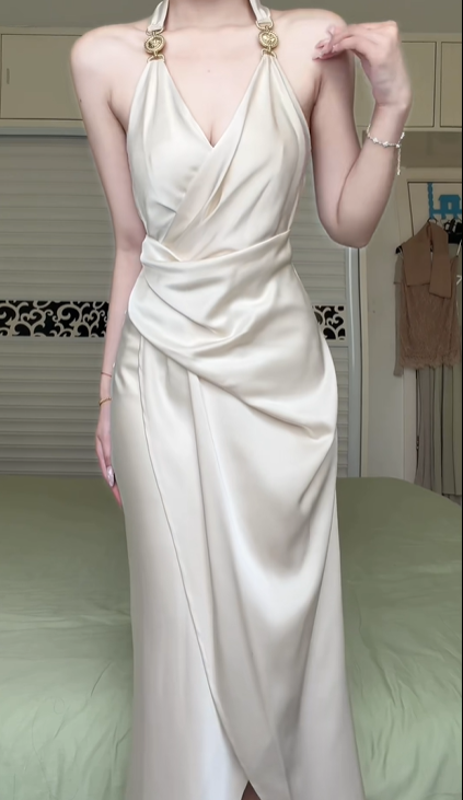 Elegant Ivory Satin Halter Neck Prom Dress V‑Neck Wrap Bodice Twist Draped Waist Irregular Slit Midi Formal Gown Metal Buckle Detail for Engagement Wedding Guest Cocktail Party gh8945