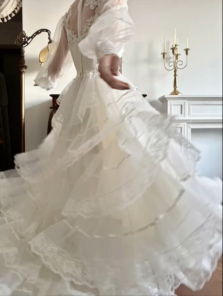 Ivory Vintage High‑Neck Puff‑Sleeve Lace‑Appliqué Tiered‑Tulle Long Train Ballgown Wedding Dress gh8785