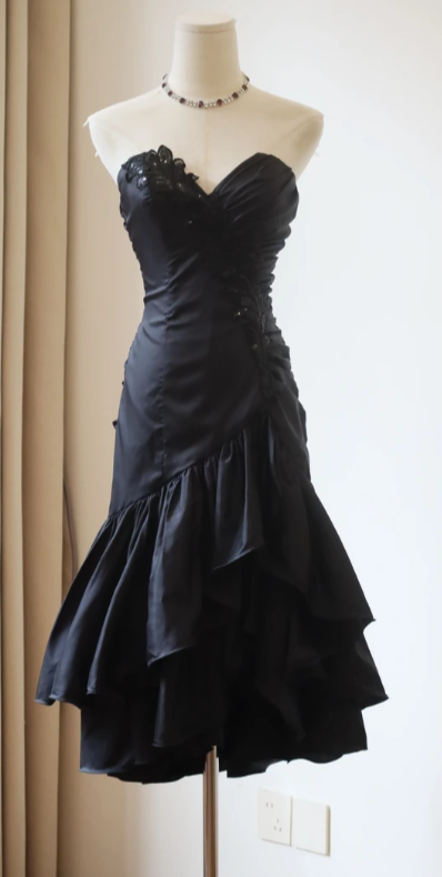 Black Strapless Satin Midi Homecoming Dress Sweetheart Neck Ruffled Mermaid Cocktail Gown gh9393