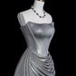 Silbernes, wunderschönes, schimmerndes, schmal geschnittenes, langes Satin-Ballkleid, Abendkleid, Partykleid, gh4967