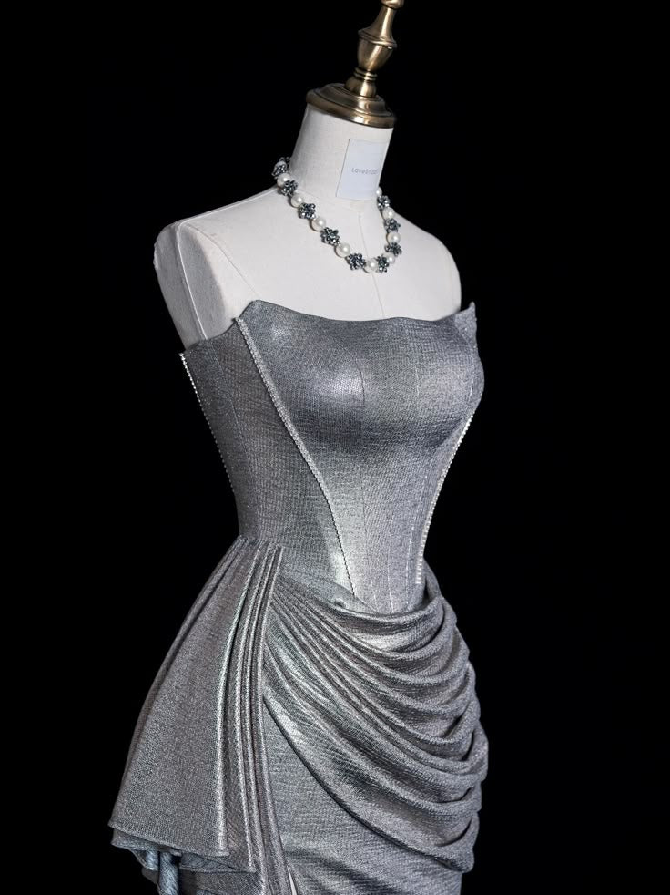 Silbernes, wunderschönes, schimmerndes, schmal geschnittenes, langes Satin-Ballkleid, Abendkleid, Partykleid, gh4967