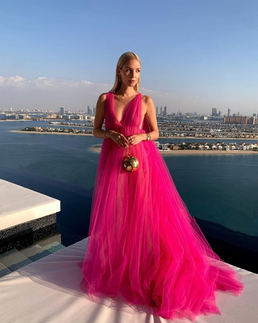 Robe de soirée longue en tulle à col en V rose et bretelles longues de couleur contrastée gh3067