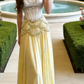 Robe de soirée style opéra, ornée de cristaux blancs et jaunes - Robe longue en satin à corset, volants et perles, style opéra gh6983