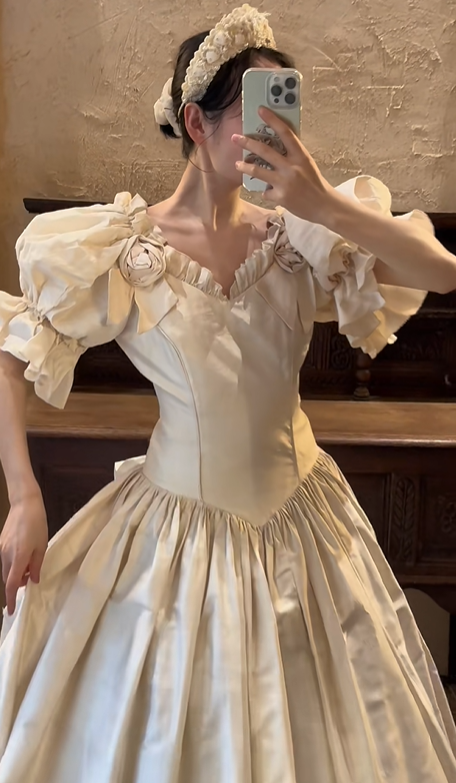 Light Beige Rococo Vintage Wedding Gown, V‑Neck Puff Short Sleeve 3D Fabric Rose Ruffled Satin A‑Line Bridal Dress gh9066