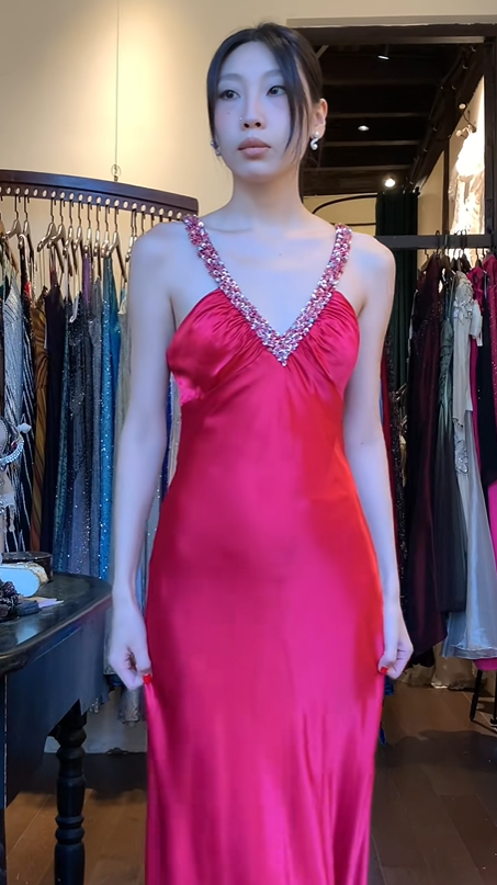 Halter Burgundy Satin Evening Gown Rhinestone V Neck Ruched A-Line Long Prom Dress gh9702