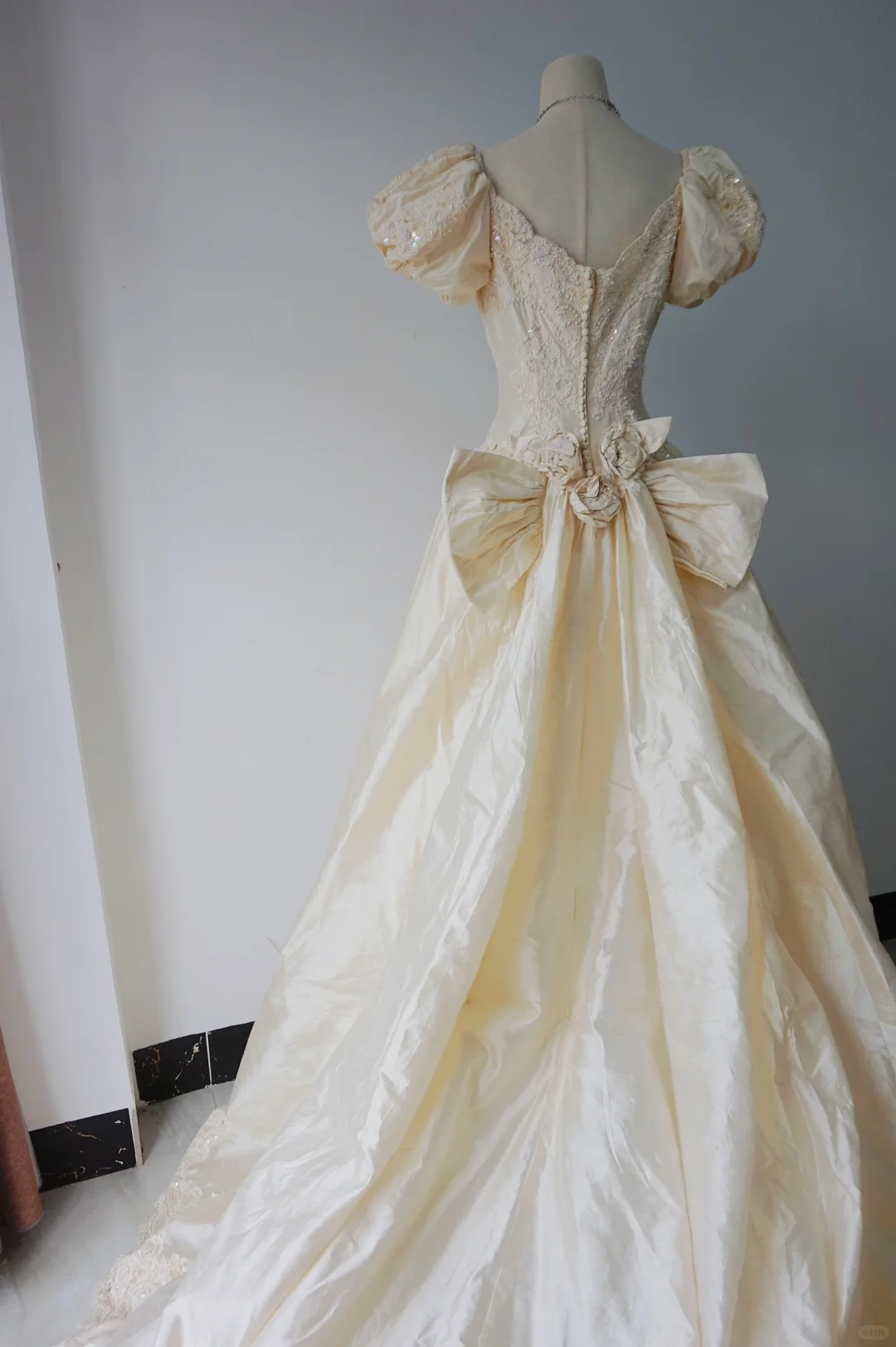 Light Champagne Vintage Wedding Gown, V‑Neck Puff Short Sleeves, Heavy Beaded Sequin Floral Lace Applique, Large Back Satin Bow, Satin Ball Gown Skirt, Bridal Prom Dress gh8914