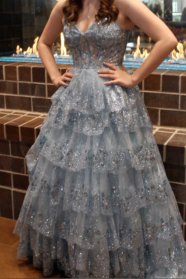 girlhomeshops-Grau/Blau Langes Prinzessinnen-Abschlussballkleid mit glitzernden Pailletten und langem Tüll gh5925
