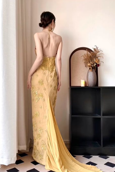 Gold‑Vintage‑Mermaid‑Gown Halter‑Deep‑V‑Beaded‑Bodice Golden‑Floral‑Embroidery‑Mesh Fitted‑Train‑Silhouette Open‑Back Luxurious‑Retro‑Prom‑Evening‑Dress gh8847