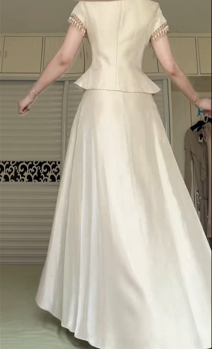 New Chinese Style Two‑Piece Prom Evening Gown Beige Satin Stand Collar Short Sleeve Dress Beaded Tassel Detail A‑Line Long Skirt for Wedding Guest Banquet Formal Occasion gh8943