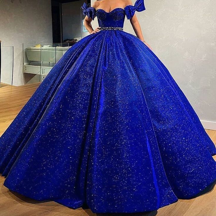 Wunderschönes, blaues, glänzendes, schulterfreies, langes Ballkleid-Abendkleid mit Pailletten gh3090