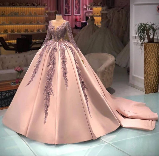 Wunderschönes, hochwertiges, glänzendes, exquisites Ballkleid aus Satin mit V-Ausschnitt und Perlenbesatz und langen Ärmeln, gh3131