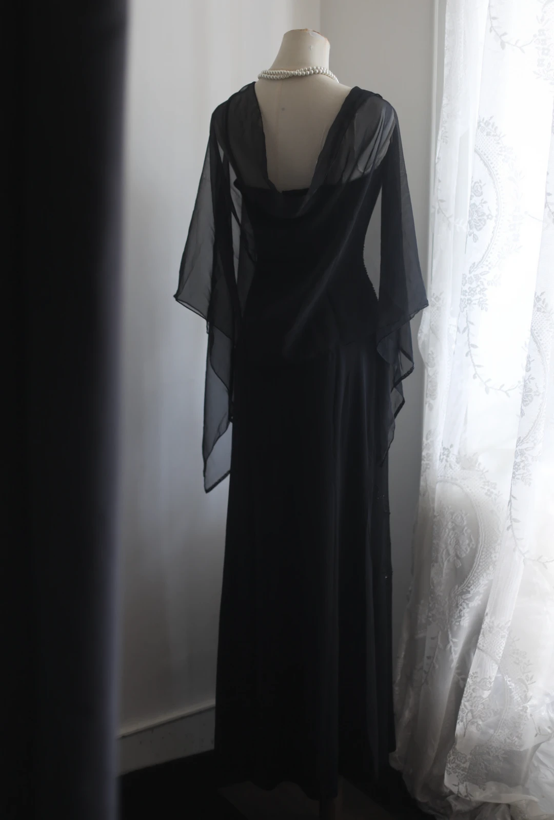 Black halter-neck fitted vintage ball gown, evening dress gh7126