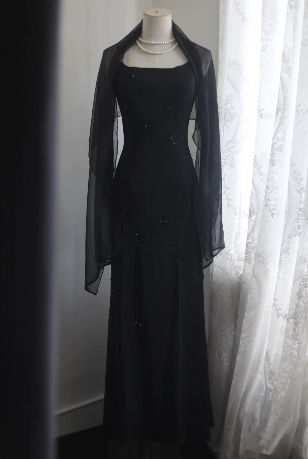 Black halter-neck fitted vintage ball gown, evening dress gh7126