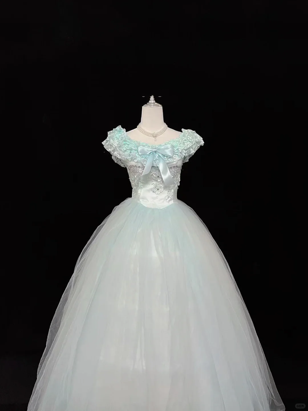 Light Blue Floral Neckline Cinched Waist Voluminous Skirt Romantic Dress, Wedding Gown gh8008