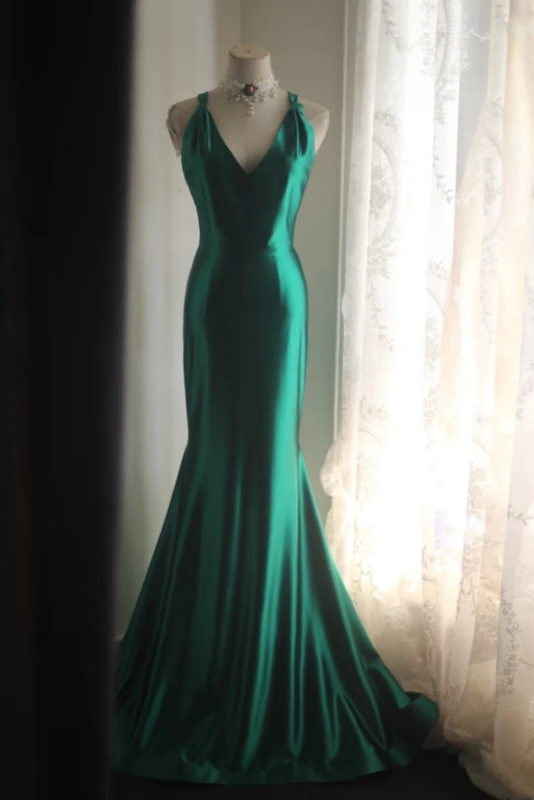 girlhomeshops-Sleeveless Deep V - Neck Backless Dark Green Satin Mermaid Dress, Retro Elegant Slim - fitting Floor - length Evening Gown  gh5827
