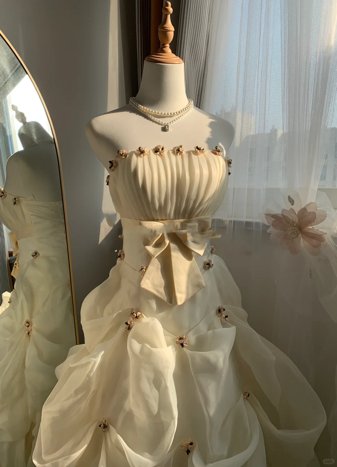 Ivory Strapless Pleated Bodice Wedding Gown Large Satin Bow 3D Floral Ruffled Organza Bridal Dress gh9460