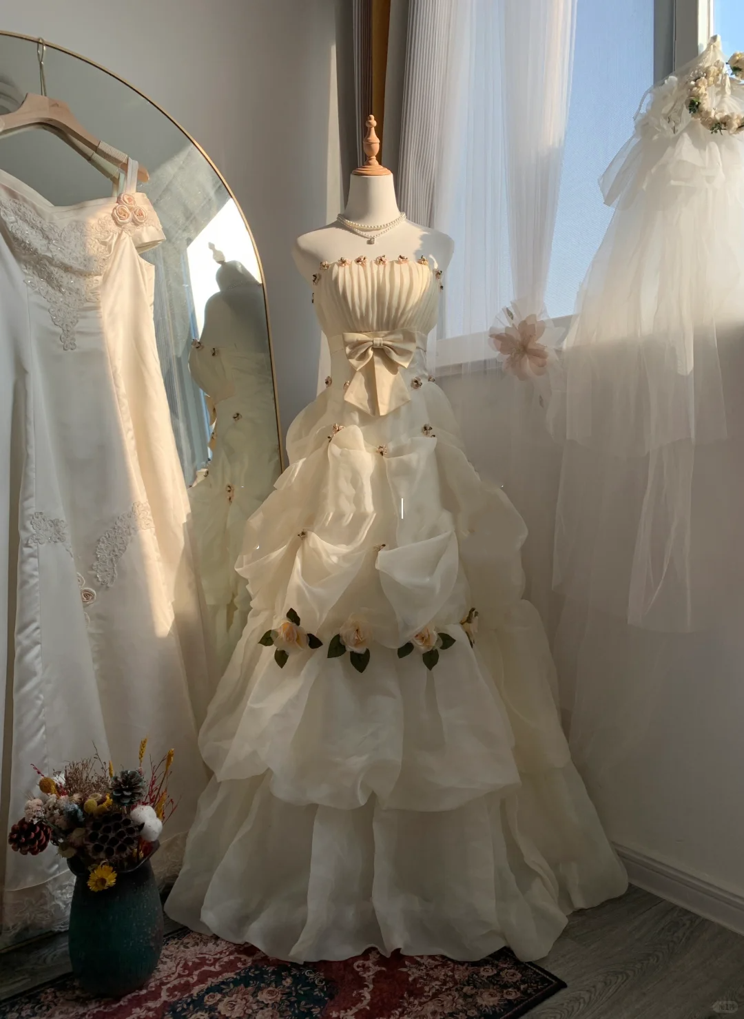 Ivory Strapless Pleated Bodice Wedding Gown Large Satin Bow 3D Floral Ruffled Organza Bridal Dress gh9460