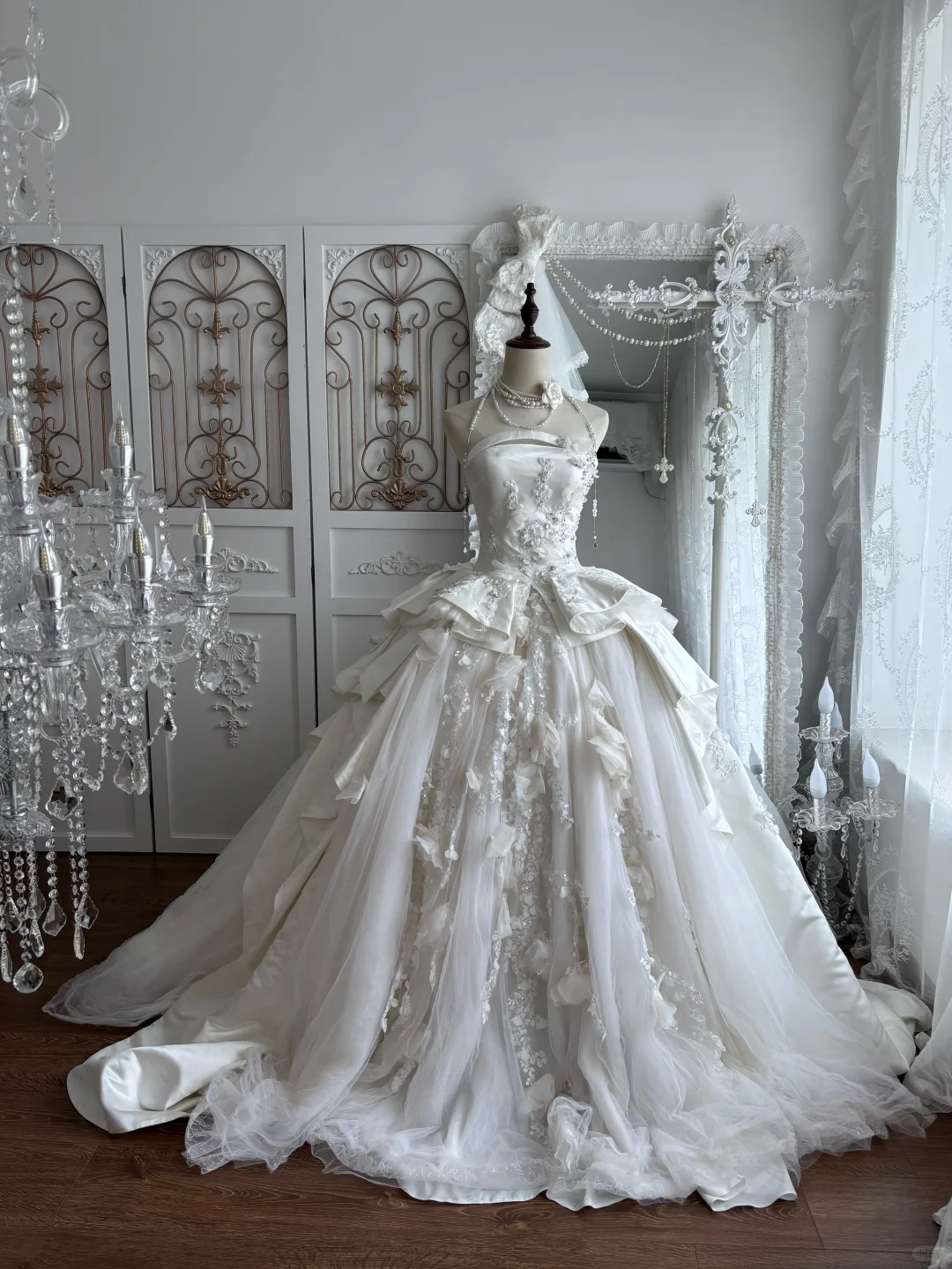 Elegant White Strapless Gown with Fitted Waist and Voluminous Skirt, Prom Gown, Evening Gown & Bridal Wedding Gown gh7357