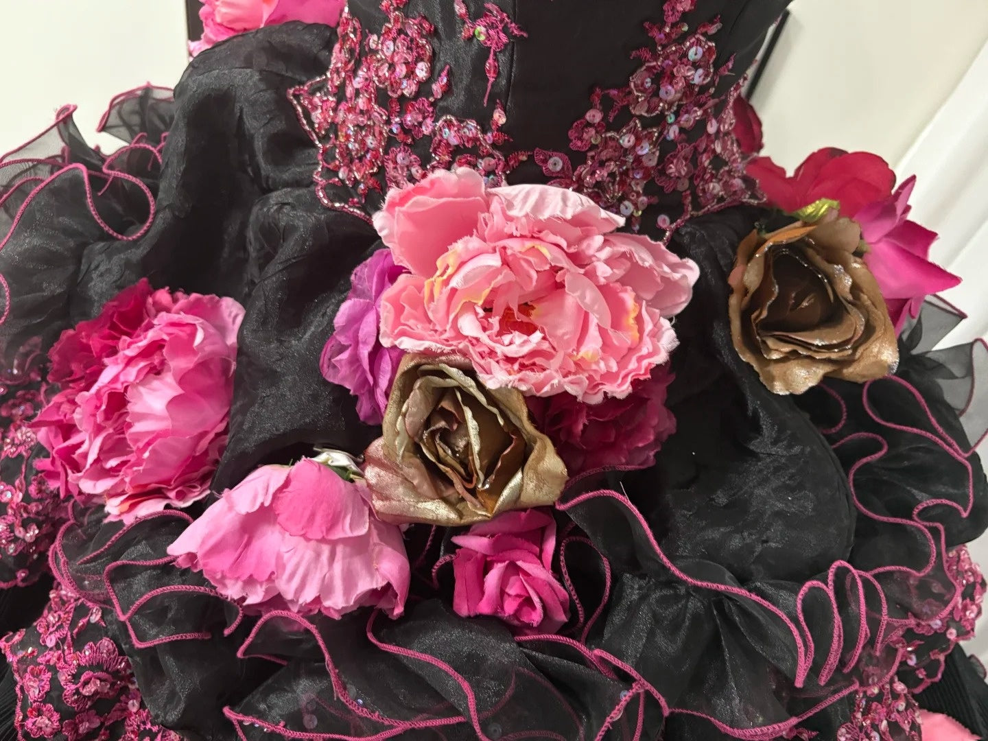 Schwarz Rosa Blumen Maximalismus Langes Tüll Ballkleid 16. Geburtstagskleid Quinceanera Kleid gh4739