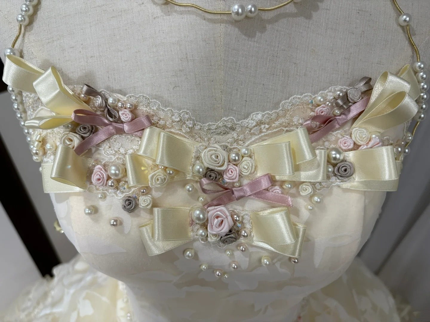 Gelbes, florales, perlenbesetztes, langes Tüll-Ballkleid zum 16. Geburtstag, Quinceanera-Kleid, gh4737