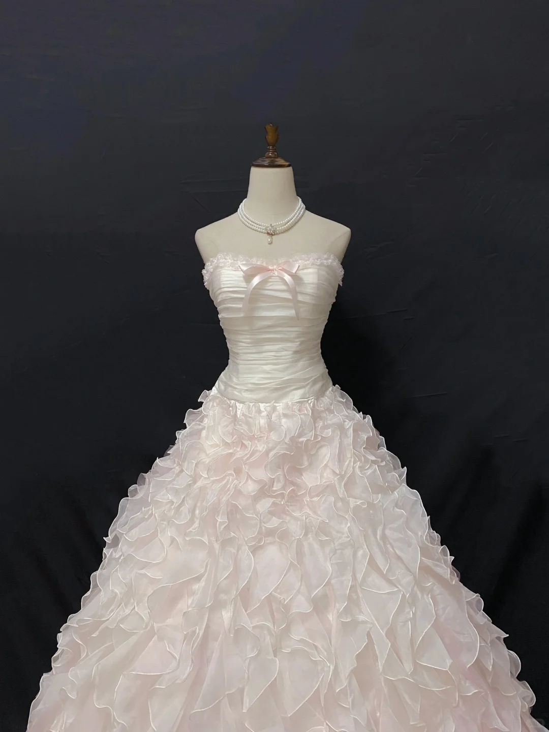 Blush pink strapless lovely long romantic gown with cinched waist and fluffy tiered cake skirt, wedding dress & bridal gown gh8232