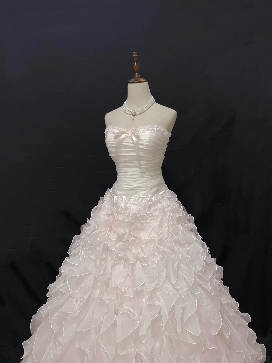 Blush pink strapless lovely long romantic gown with cinched waist and fluffy tiered cake skirt, wedding dress & bridal gown gh8232
