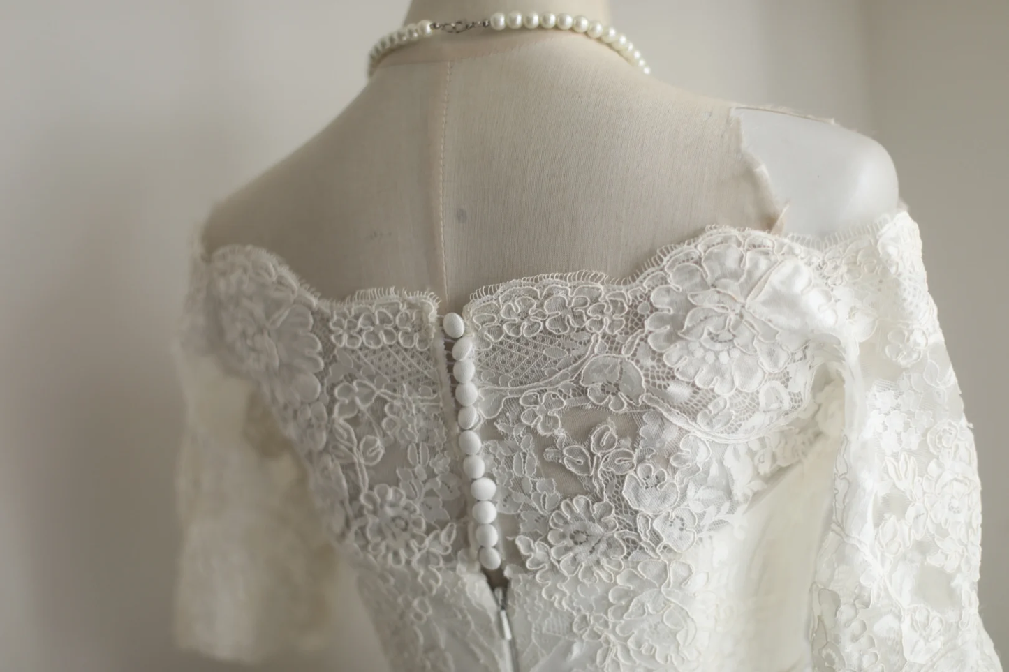Off‑the‑Shoulder Mermaid Wedding Dress, Lace Elbow‑Length Sleeves Pearl Beaded Waistband Illusion Tulle Lace Train Bridal Gown gh9116
