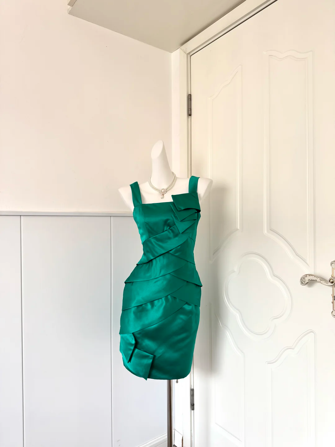 Women Emerald Green Homecoming Dress, Square Neck Wide Strap Satin Fabric 3D Origami Layer Fold Bow Accent Fitted Bodycon Mini Party Dress gh9213