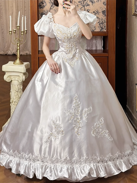 White Vintage Satin Wedding Ball Gown, Sweetheart V‑Neck, Short Puff Sleeves, Gold‑Thread Lace Appliqué Pointed Waist, Voluminous A‑Line Skirt With Satin Ruffle Lace Hem, Prom Dress gh8654