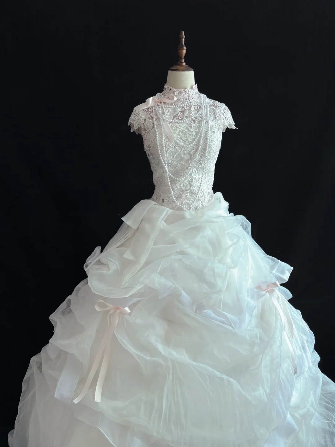 White Lace Romantic Gown, Cinched Waist, Voluminous Princess Skirt, Wedding Dress & Bridal Gown gh8188