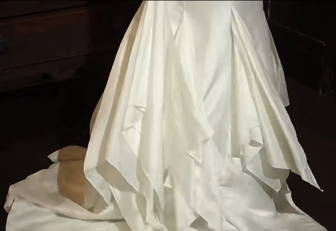 Ivory Strapless Sweetheart Mermaid Wedding Dress Satin Ruffled Skirt Bridal Gown gh9849