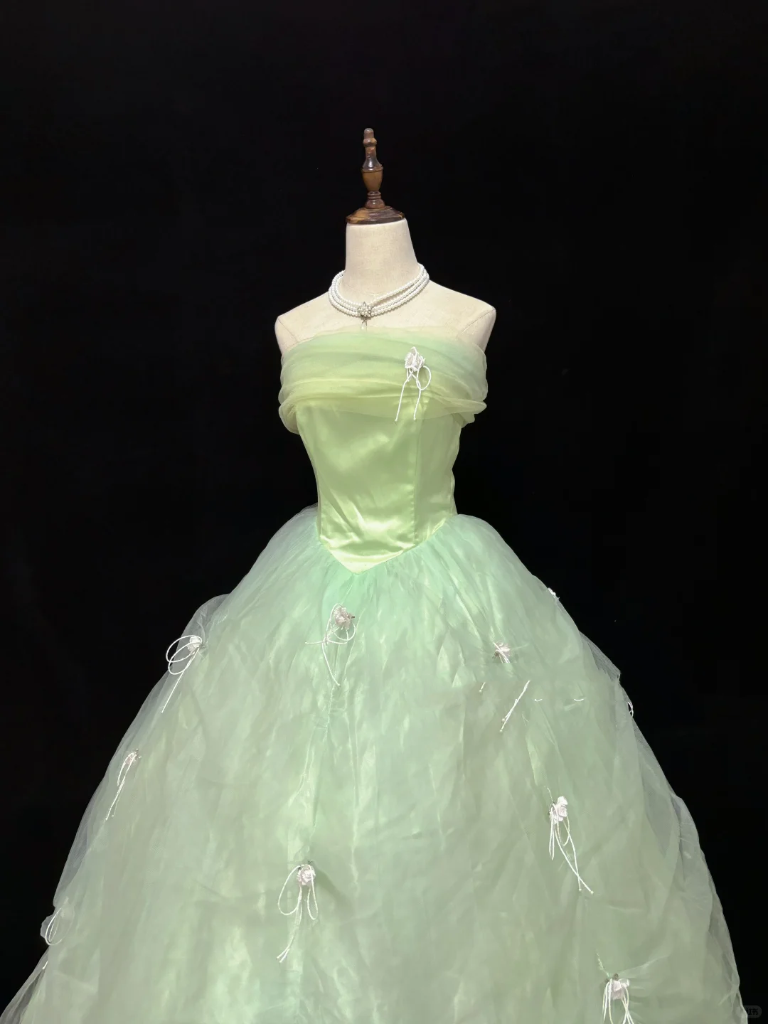 Light Green Off-the-Shoulder Romantic Gown, Cinched Waist, Voluminous Princess Skirt, Wedding Dress & Bridal Gown gh8189