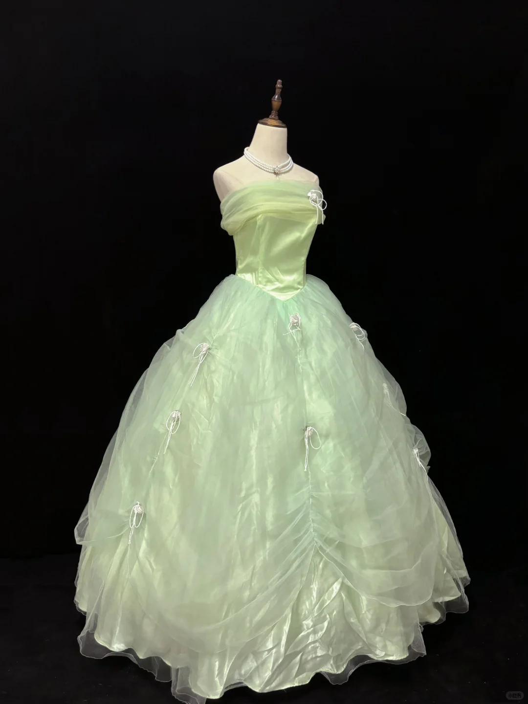 Light Green Off-the-Shoulder Romantic Gown, Cinched Waist, Voluminous Princess Skirt, Wedding Dress & Bridal Gown gh8189