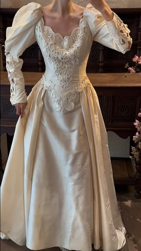 Cream White Vintage Palace Wedding Gown, Heart Neck Puff Long Sleeve Cutwork Embroidery Satin A‑Line Floor‑Length Bridal Dress gh9063