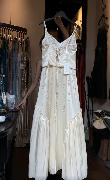 Double Spaghetti Strap Cream White Satin Prom Dress V Neck Floral Embroidery Ruffle A Line Formal Evening Gown gh9816