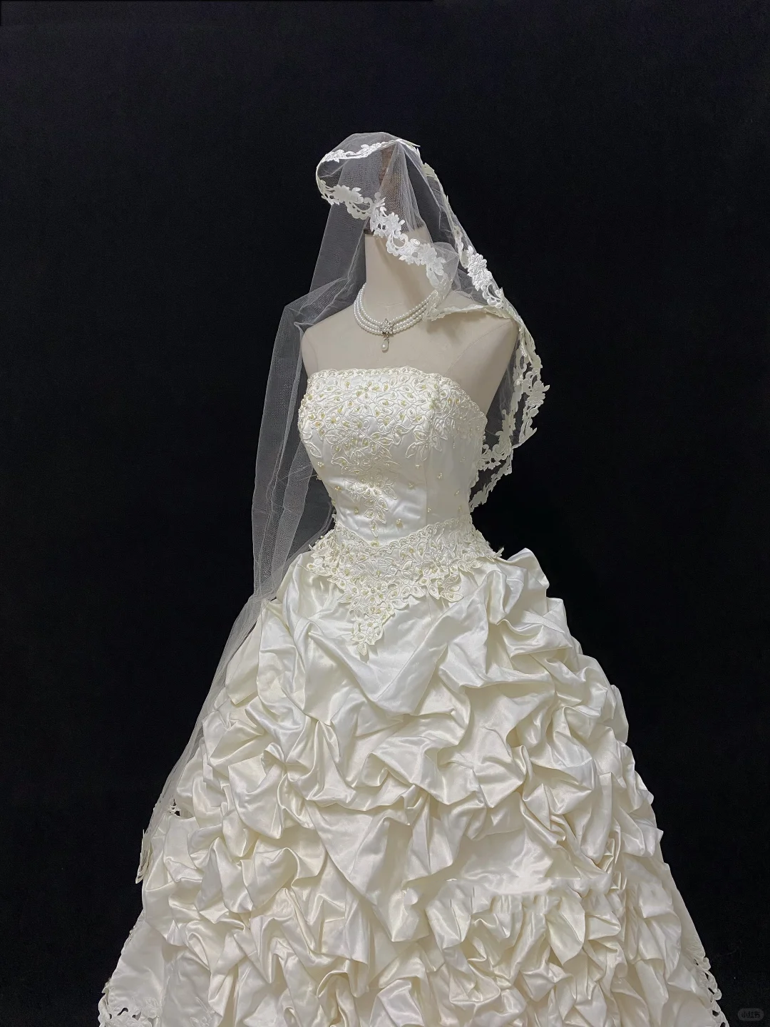 Off White Strapless Romantic Gown, Lace Fabric, Cinched Waist, Voluminous Tiered Skirt with Lace Trim, Wedding Gown gh8105